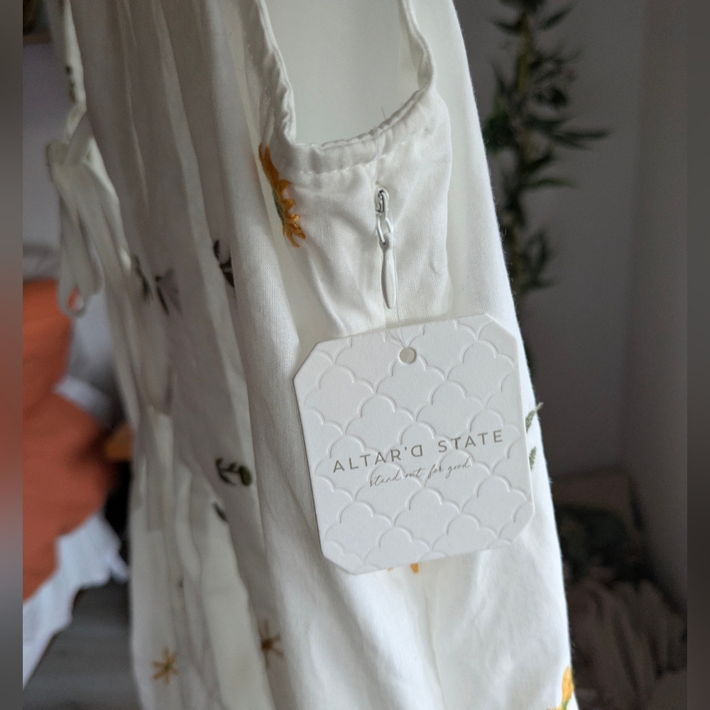 NWT Altar'd State Evie Floral Embroidered Romper - Picture 6 of 8
